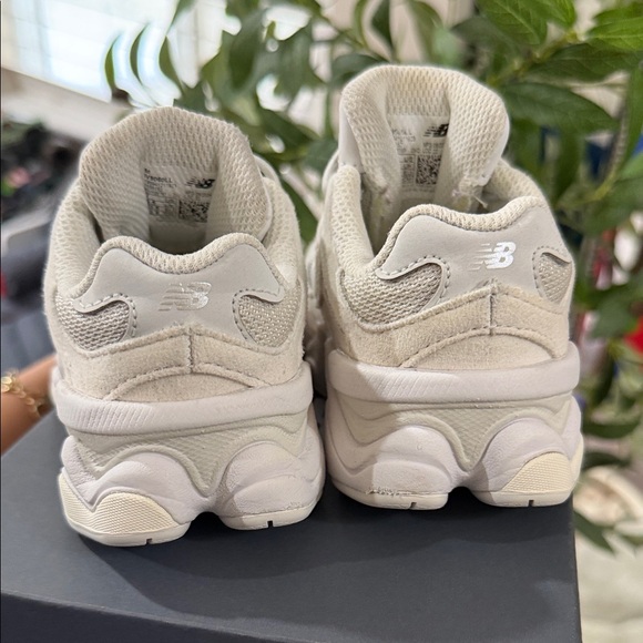 New Balance Kids' Cream Sneakers - Picture 5 of 7